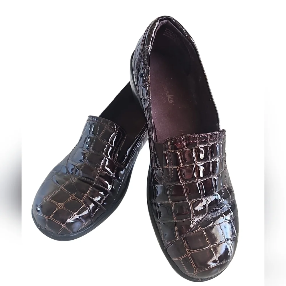 CLARKS WOMEN'S MAY POPPY CROC PRINT LOAFER